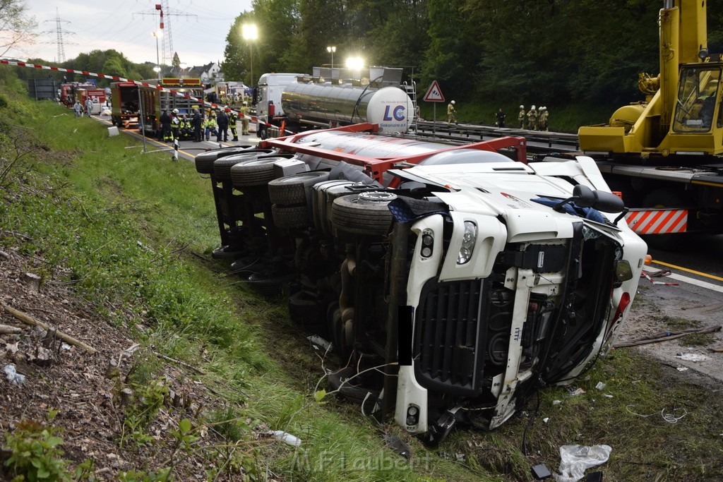 VU Gefahrgut LKW umgestuerzt A 4 Rich Koeln Hoehe AS Gummersbach P337.JPG - Miklos Laubert